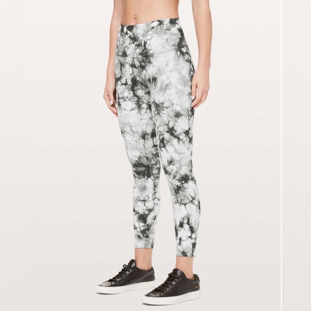 Lululemon Wunder Under Legging (hi-rise) Shibori White and Black Size 4